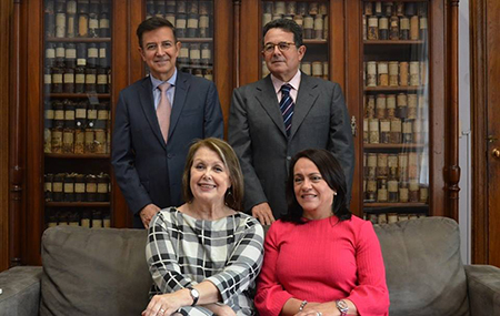 Secretario de Asuntos Culturales José Domínguez Cancio Embajador de México Dr. Francisco Arroyo Vieyra Directora de la Biblioteca Nacional Lic. Esther Pailos Sra. Erika Bello