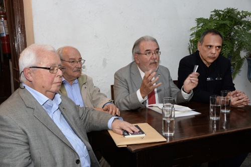 Académicos Jorge Arbeleche, Ricardo Pallares, Adolfo Elizaincín y Rafael Courtoisie